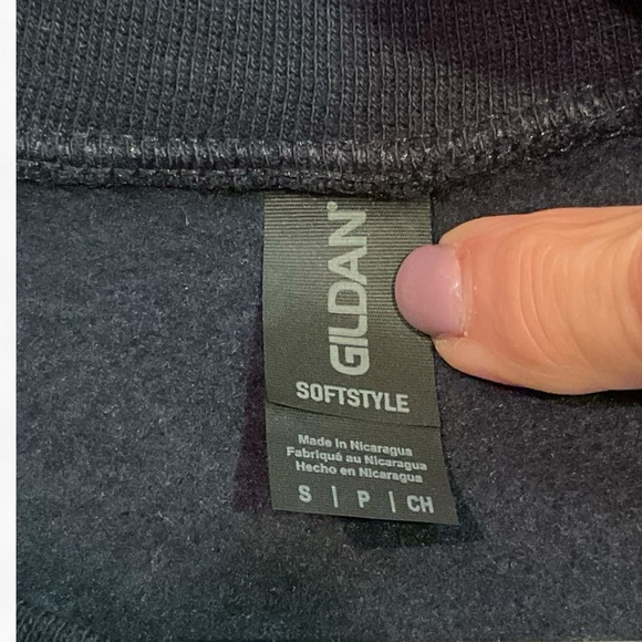 Gildan “Taylor” Black Sweatshirt Size S - Picture 3 of 3